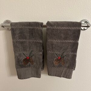 Acorn holiday hand towels (set of 2)